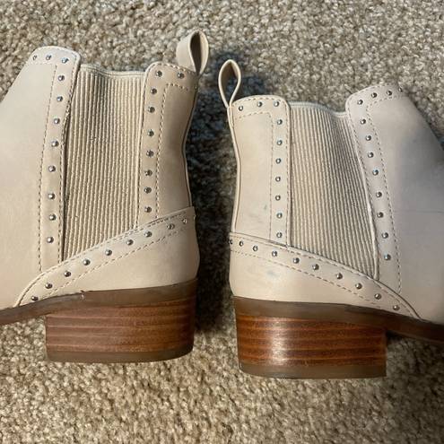 American Eagle Outfitters Off White Pleather Booties