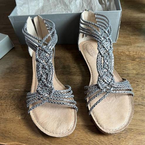 Adam Tucker  By‎ Me Too Women's Cali Sandal Pewter Metallic Snake size 9.5