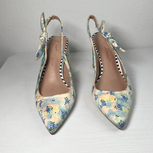 Betsey Johnson  circular heels floral design size 7 M