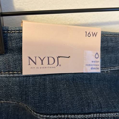 NYDJ  Relaxed Tapered Jeans in Walton