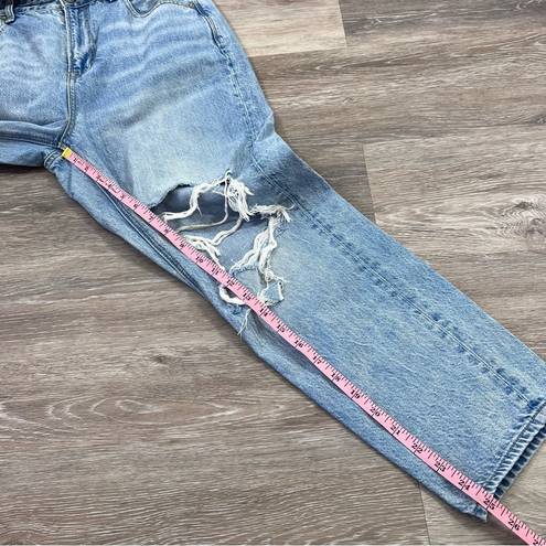 American Eagle  light wash distressed mom jean