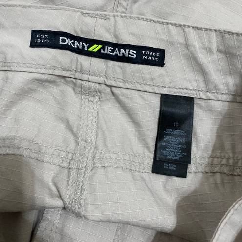 DKNY Vintage Y2K Belted Khaki Shorts