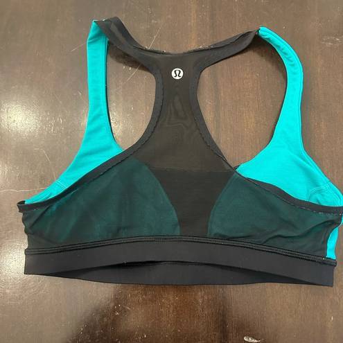 Lululemon sports bra sz 6 color is actually green Not sure why its showing blue.