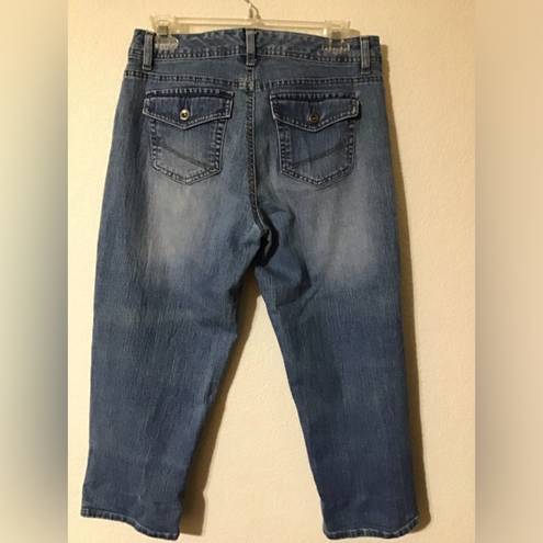 Sonoma Women Capri jeans. . Size 6.