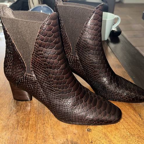 Donald Pliner   Austen dark brown snake embossed boots size 7.5