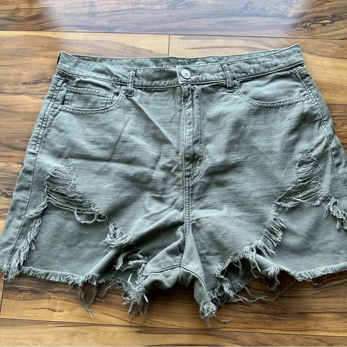 American Eagle American eagles  highest rise mom shorts 18