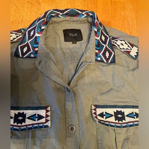 Rails  Kona Sage with Inca embroidery shirt, size Medium