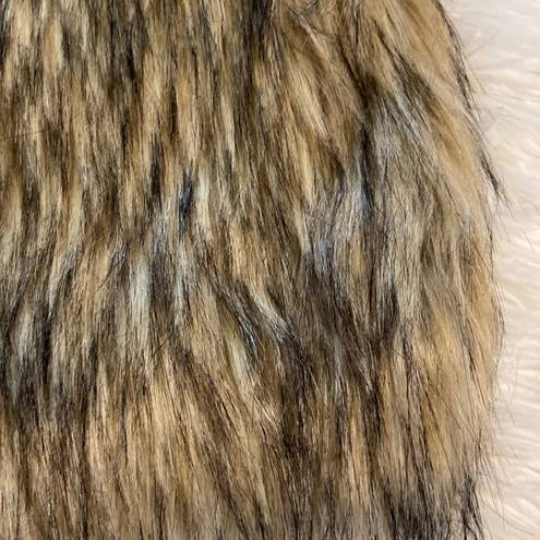 Signature Studio  Faux Fur size L brand new with tags length 28” bust 40/42”