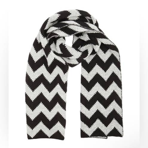 Forever 21 Black and White Scarf