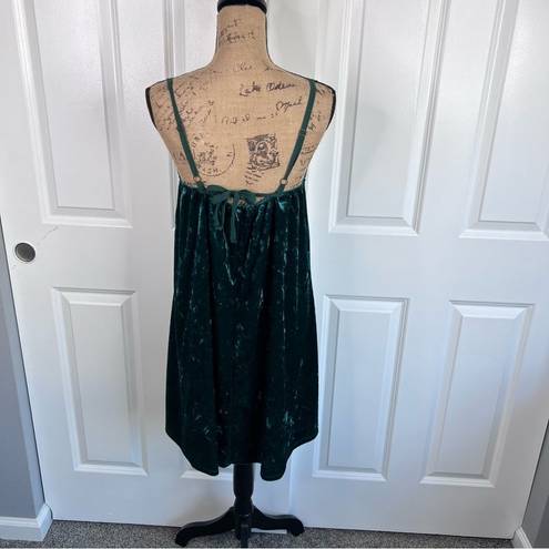 Bobeau Sz M  Green Velvet Spaghetti Strap Dress