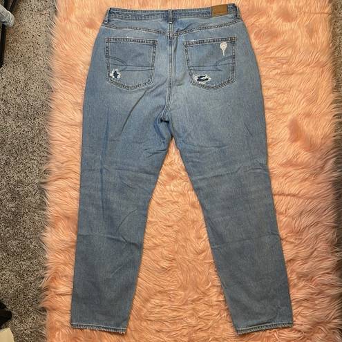 American Eagle  Light Wash Distressed Mom Jean Size 16 Long