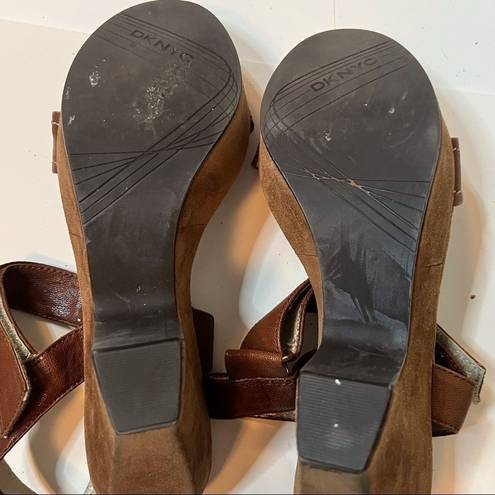 DKNY  C Sara Truffle Sandal, Size 8.  Adorable.