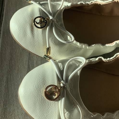 Juicy Couture  white scrunch flats