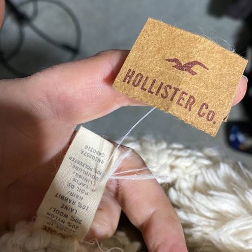 Hollister  winter hat​