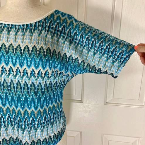 Lily White Blue chevron short sleeve top women's medium crochet round neck deep V lace back