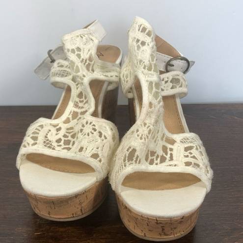 American Eagle  Women's Ivory Lace Peep Toe Cork Wedge Sandals White Size 8 WIDE