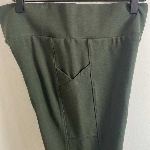 Lou & grey  Ponte Knit Pocket Capri Leggings Olive Green Size LP