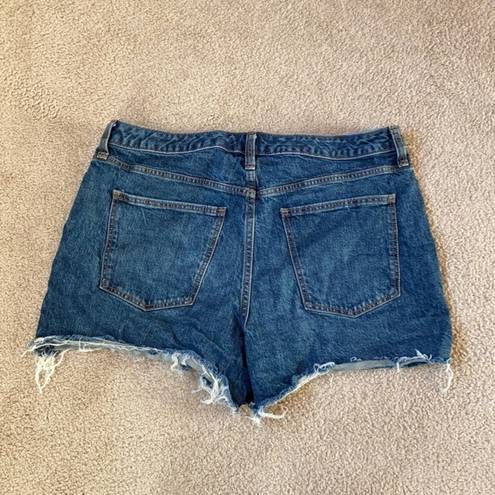 Universal Threads  vintage midi jean shorts in size 14/32R