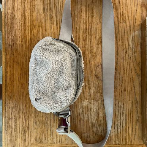 Lululemon Sherpa  Belt bag