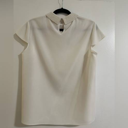 Ted Baker  Size 3 White Short Sleeve Blouse with a Pearl Collar