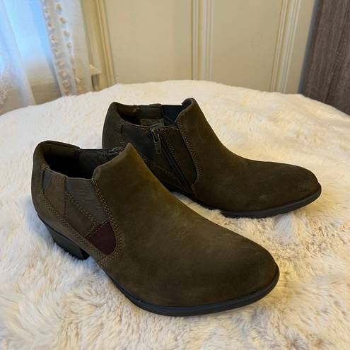 Earth Origins Christine Suede Bootie in Olive Khaki Size 8.5 NEW