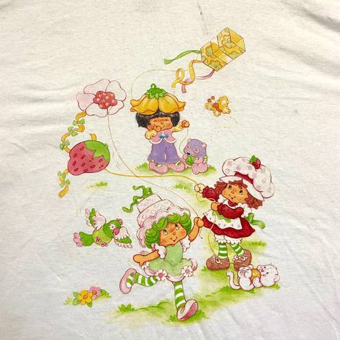 The World of Strawberry Shortcake Cartoon Tee XXL