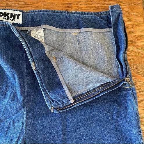 DKNY 👖 CAPRI JEANS Size 8 Side Zip with belt loops & flat front. GUC