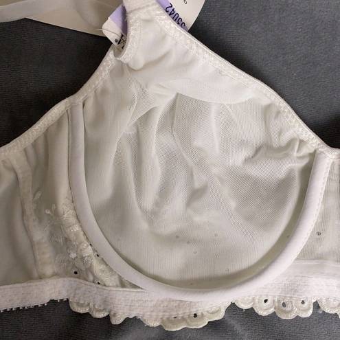 Second Skin New Vintage Olga Simply Perfect Satin Bra 32D  White 33042 Unlined