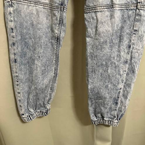 American Eagle Women’s High Waisted Acid Wash Jogger Style Jeans