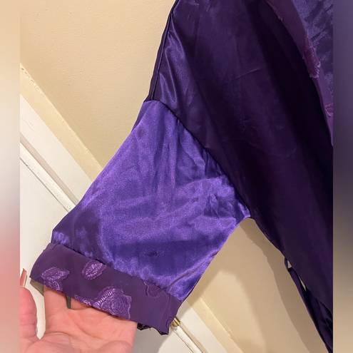 Petra Fashions Vintage  Size Large Violet Silky Night Robe with Tie Belt