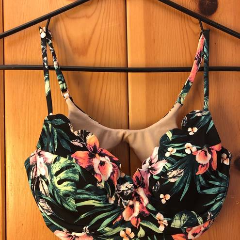 Vanilla Beach NWOT Swim suit top bikini top push up