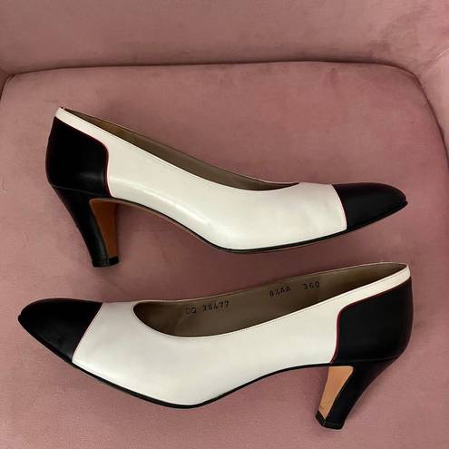 Salvatore Ferragamo WhiteNavy Calf Leather Pumps