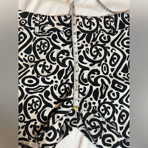 Isaac Mizrahi  Black and White Pattern Shorts