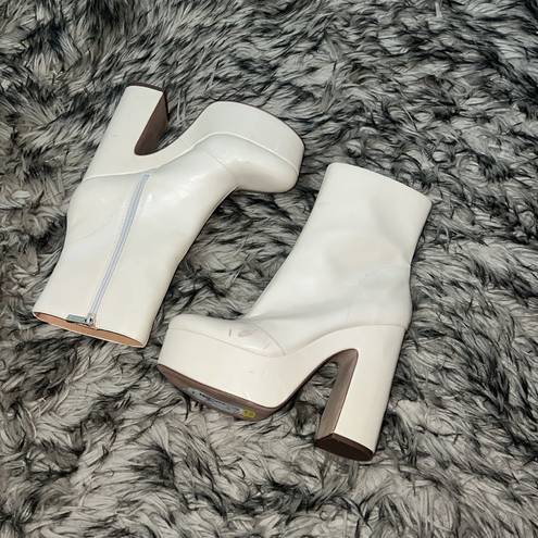 Jessica Simpson  Cream Platform Ankle Boots