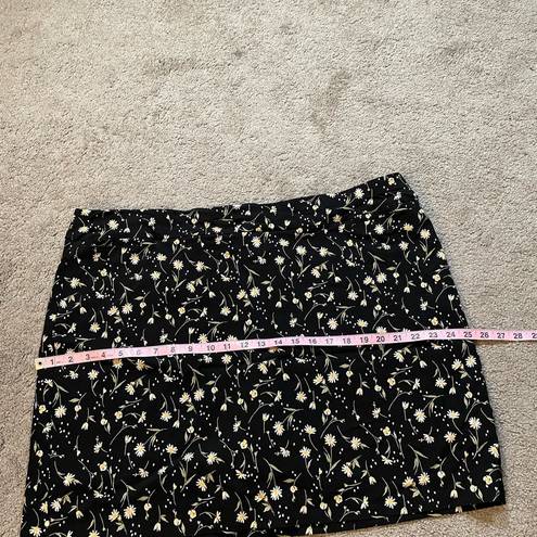 Briggs New York BRIGGS Black All Over Daisy Floral Print Skort | Size 22W