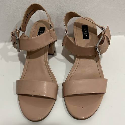 DKNY  beige sandals