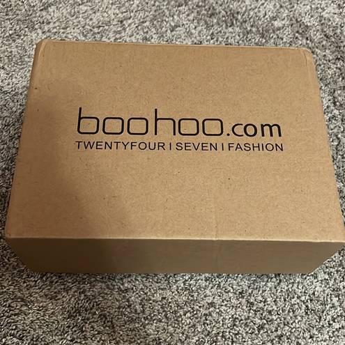 Boohoo white size 8  heels