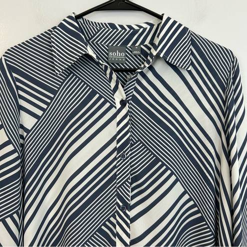 Krass&co NWT NY &  Soho Striped Asymmetrical Button Down Shirt Size Medium