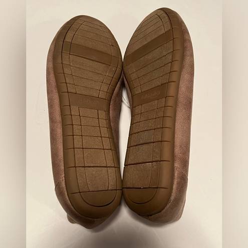 Life Stride Size 9.5 light brown taupe soft suede velvety cushioned flats