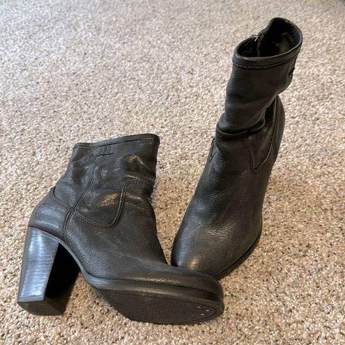 Frye Gorgeous Black Leather  Boots, Size 7M, Nearly New Condition