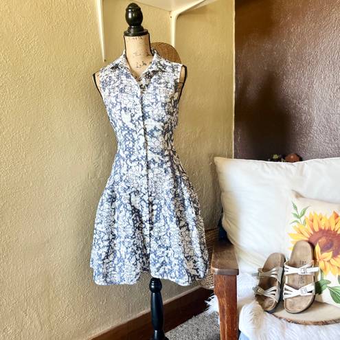 Betsey Johnson Betsy Johnson size 4 Blue And White Floral Dress