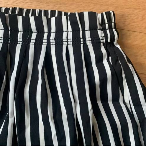 J.Crew  Mercantile High Waisted Black and White Striped Pleated Skirt Size 0
