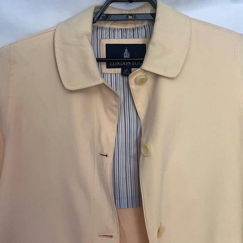 London Fog  Short Trench Womens Coat Sz Med Petite Pale Yellow Contrast Trim