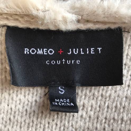 Romeo + Juliet Couture  BEIGE OPEN FRONT VEST