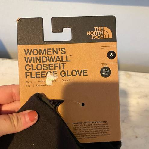 The North Face NWT  Women’s Windwall Closefit Fleece Gloves Size Small