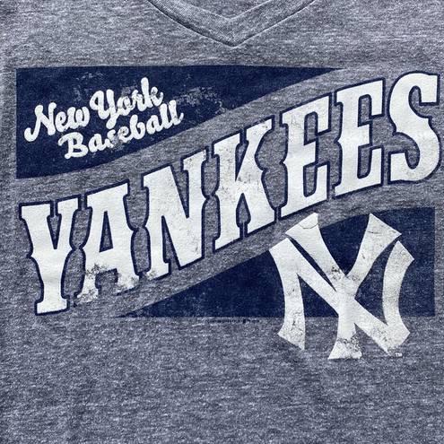 Genuine Merchandise New York Yankees  Campus Lifestyle sz Large Grey V Ne…