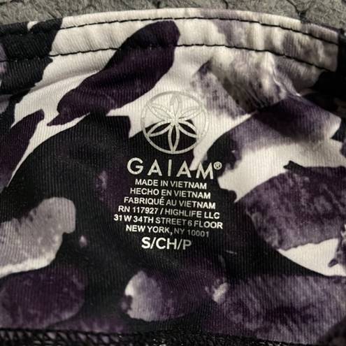 Gaiam Women's  Gym Activewear Capri Cropped Leggings Purple Black Size Small EUC