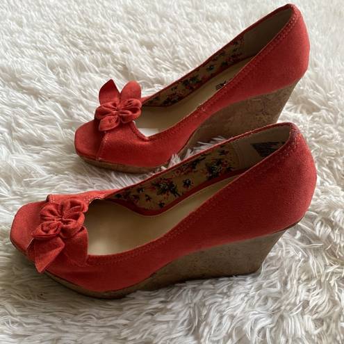 American Eagle New Orange suede peep toes wedge shoes, Size 7