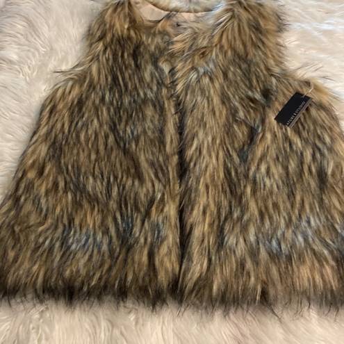 Signature Studio  Faux Fur size L brand new with tags length 28” bust 40/42”