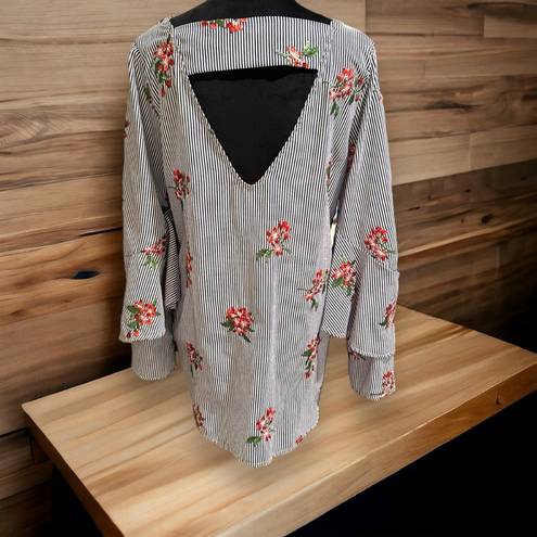 Peach Love California bell sleeve tunic open back striped floral size medium